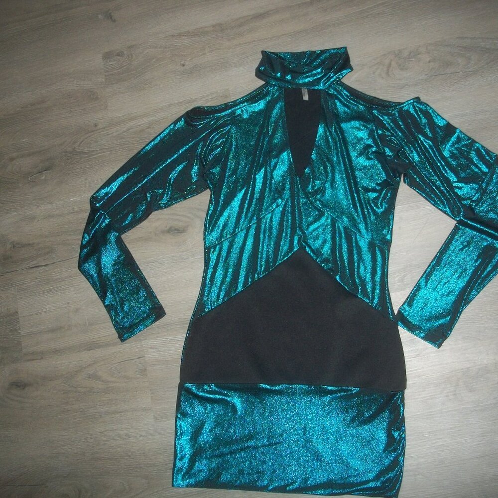 womens cold shoulder top.tunic length.shiny metallic.size medium